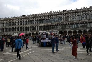 Asian entrepreneurs went to Venice to investigate safety and business setbacks