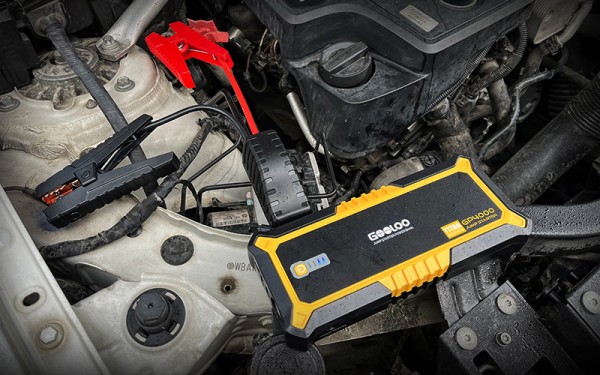 Jump-Starting a Car Has Never Been Easier with GOOLOO 2