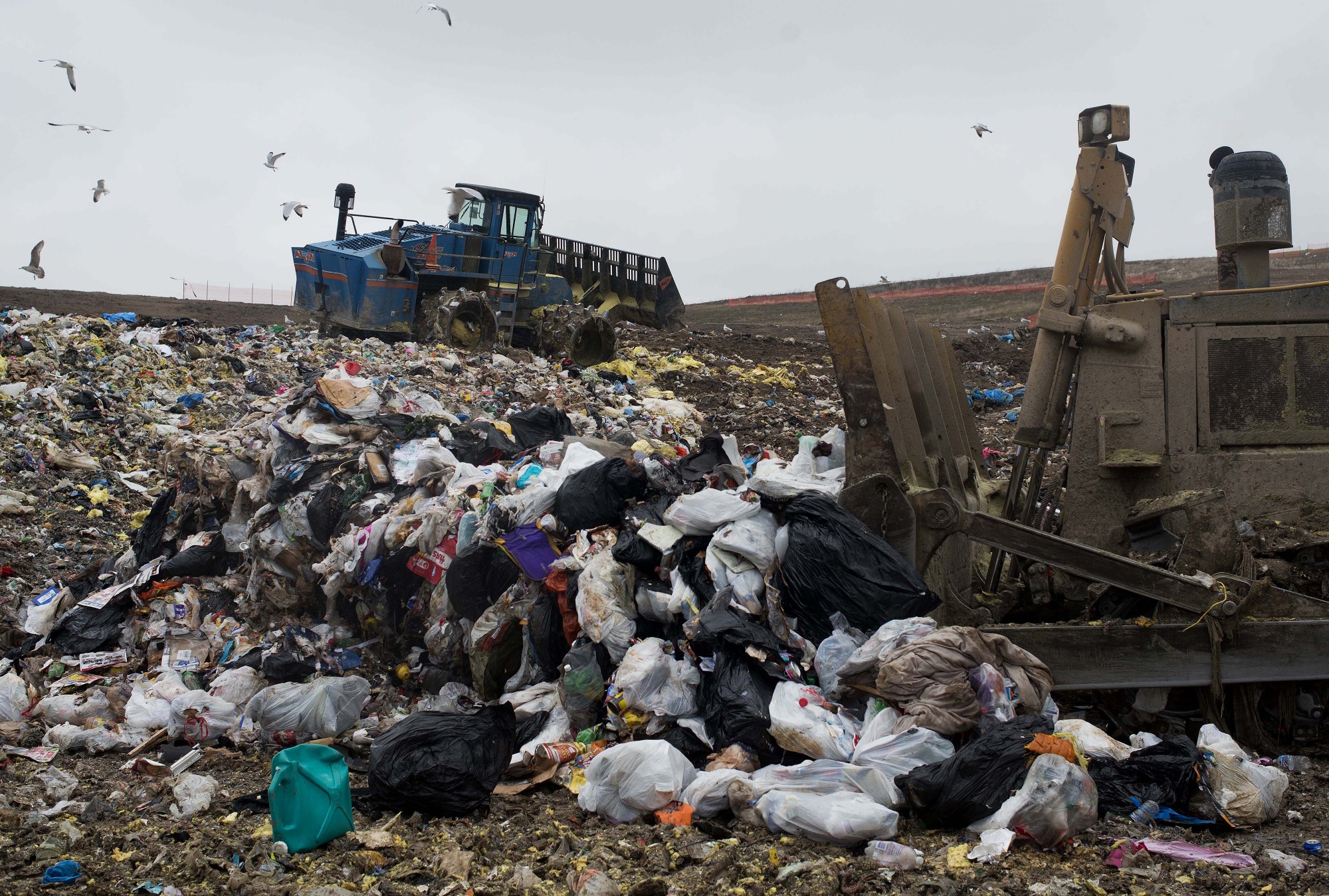 Toxic Gases from Demolition Waste Landfills are Poisoning Thousands Globally 1