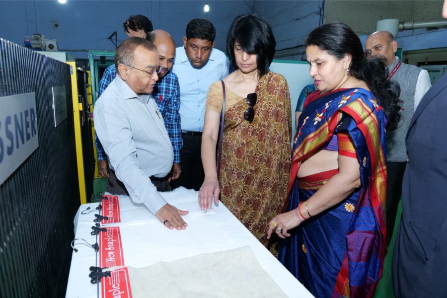 Textile secretary Rachna Shah Visits MANTRA facilities in Surat, emphasizes research in Technical textiles 1